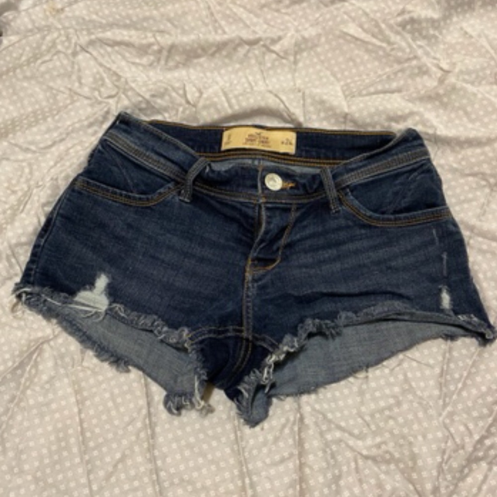 Hollister size 0 w24 distressed shorts